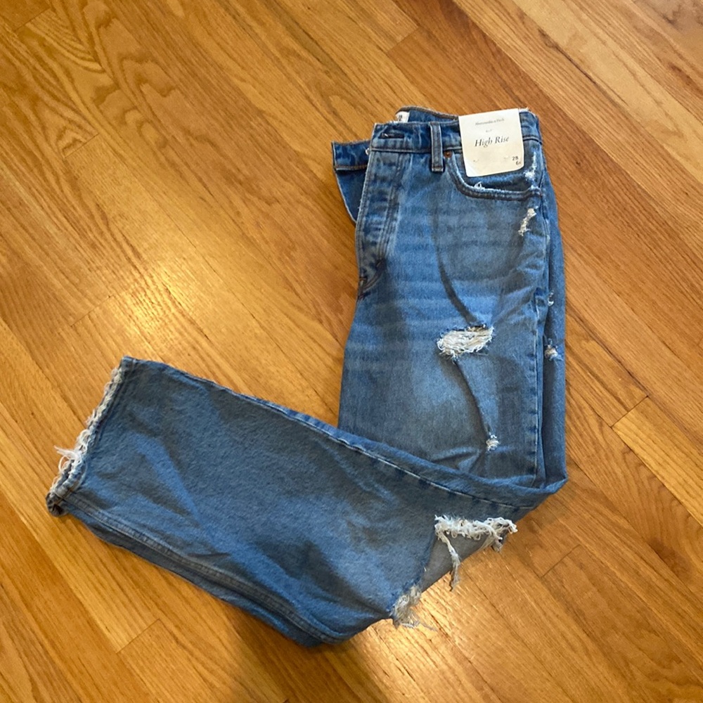 NWT Abercrombie High Rise Dad Jean